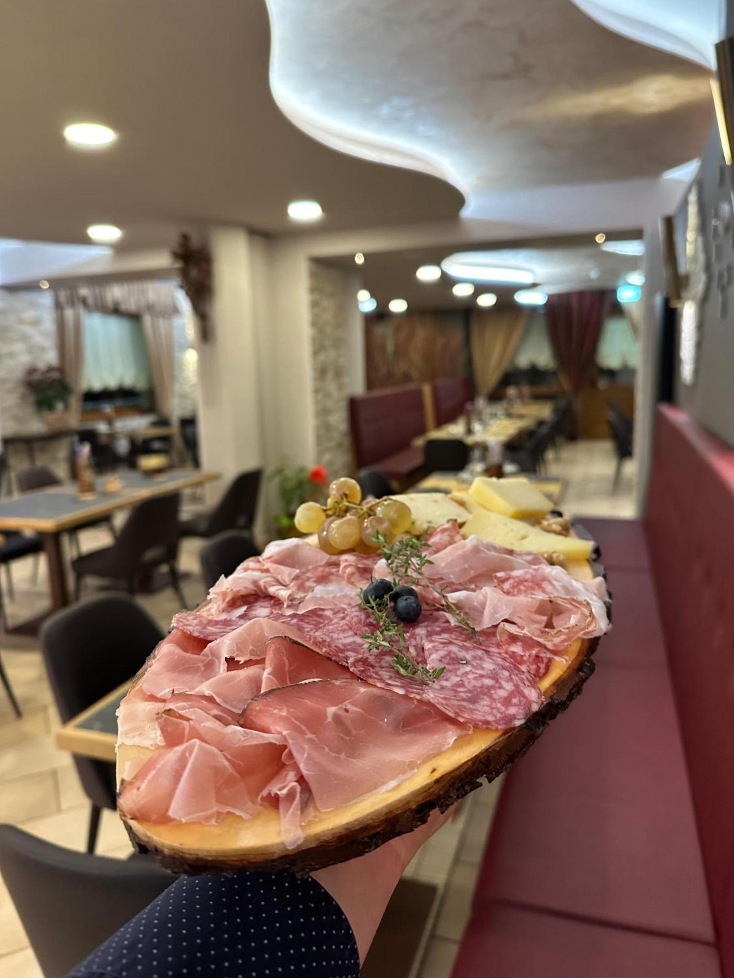 Hotel Edelweiss Con Ristorante Note Di Gusto Forni di Sopra Exterior photo