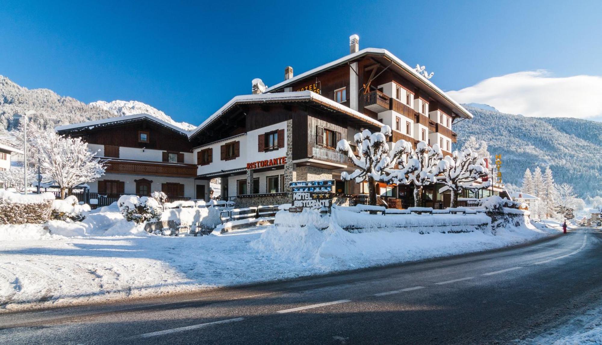 Hotel Edelweiss Con Ristorante Note Di Gusto Forni di Sopra Exterior photo